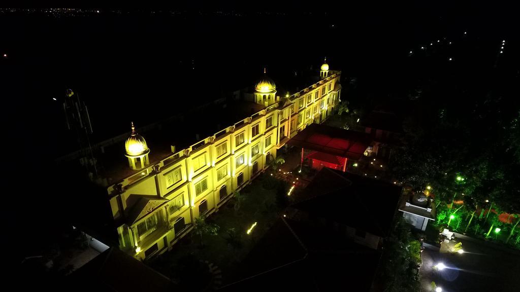 Jal Mahal Resort And Spa Májszúr Kültér fotó
